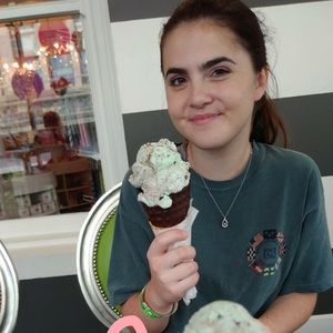 Meet your Posher, Devyn